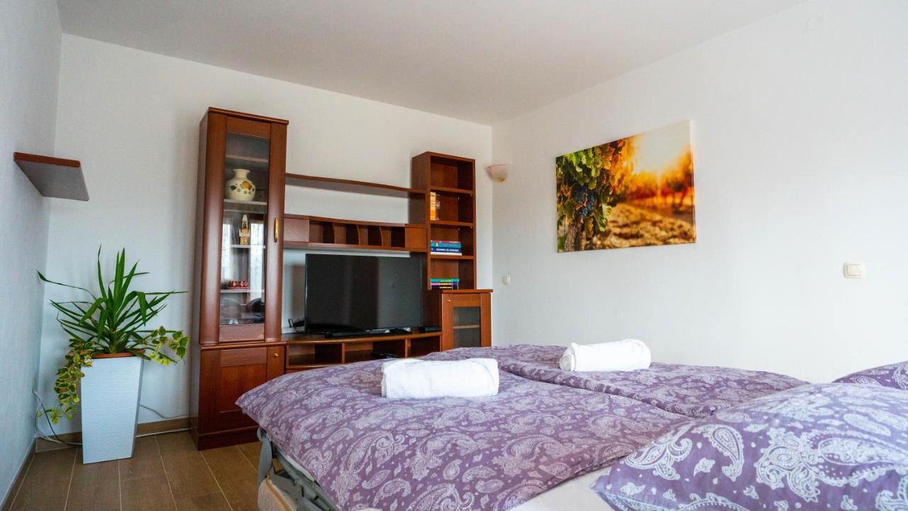 Apartma Tri Oljke Dobrovo Buitenkant foto