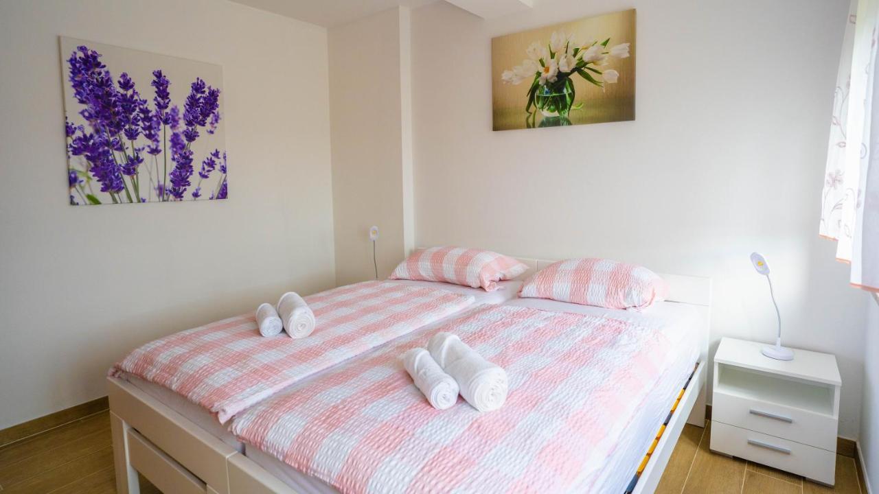 Apartma Tri Oljke Dobrovo Buitenkant foto
