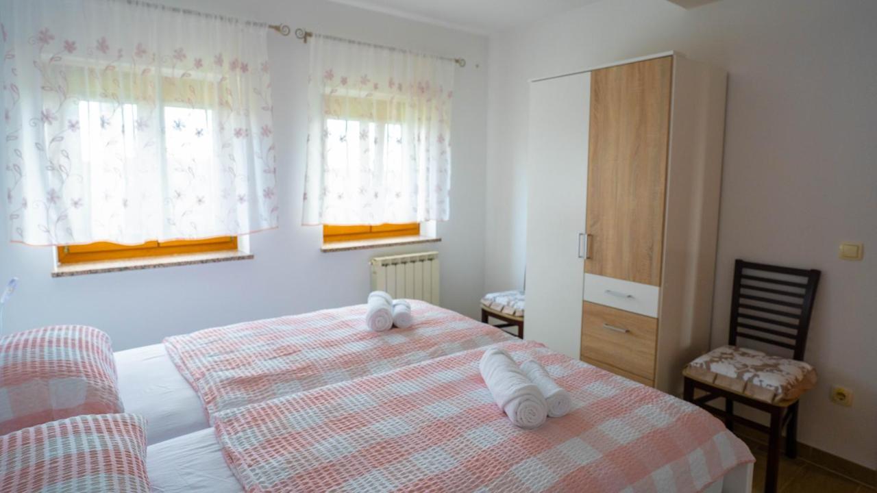 Apartma Tri Oljke Dobrovo Buitenkant foto