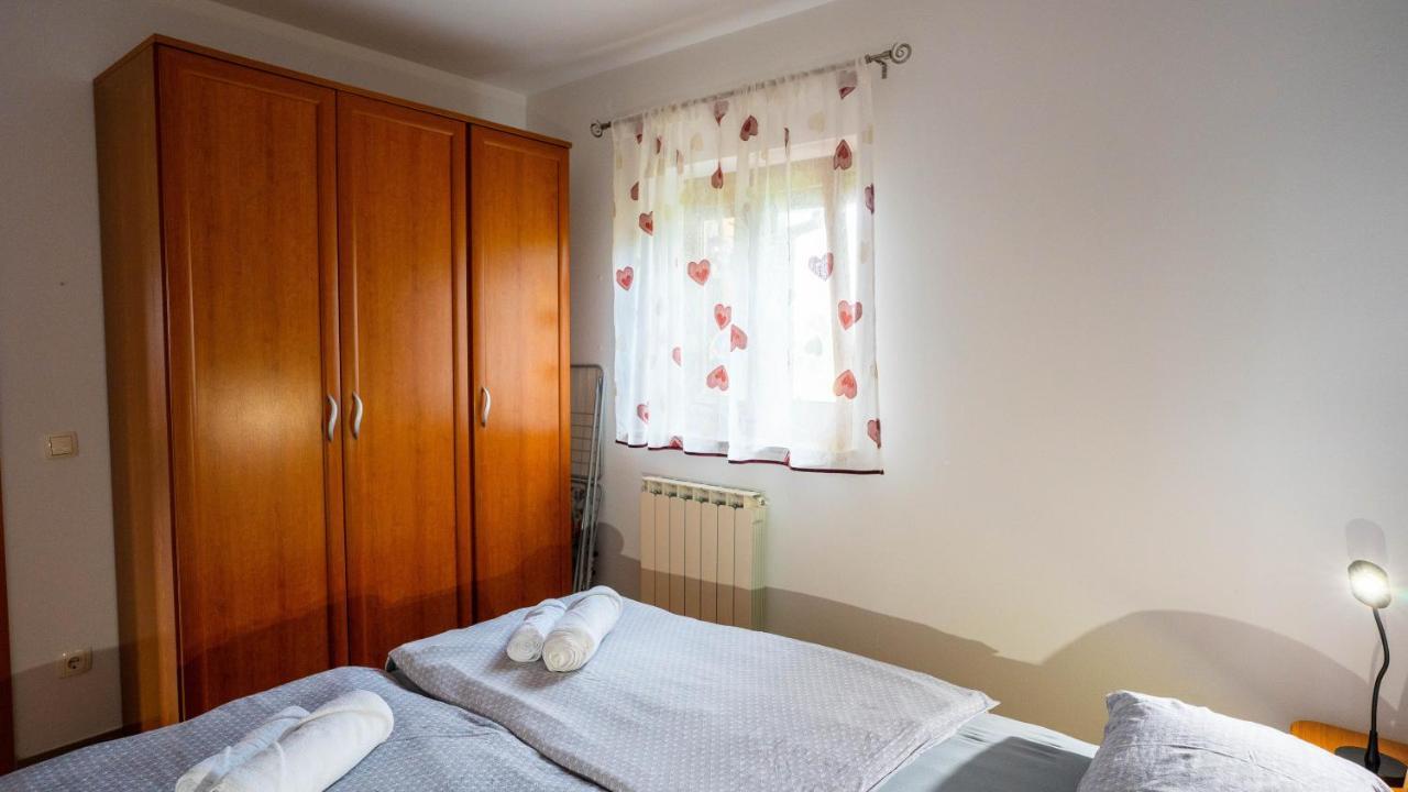 Apartma Tri Oljke Dobrovo Buitenkant foto